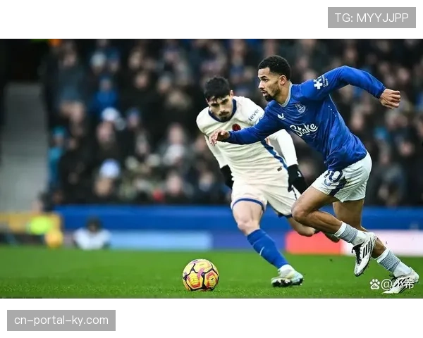 埃弗顿三中卫体系限制切尔西边路渗透，古迪逊公园主场优势放大